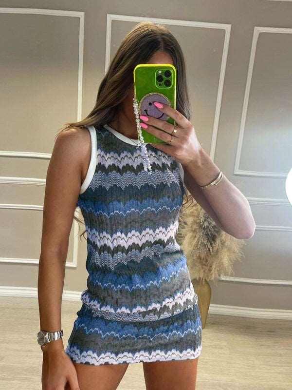 Women's Stylish Sleeveless Wave Pattern Slim Knit Sweater - Alartis
